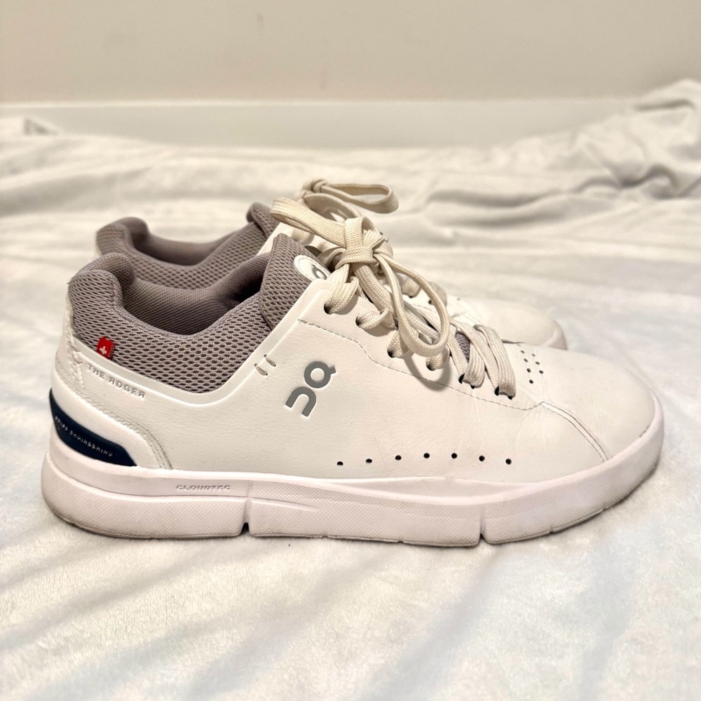 On Cloud the Roger Sneaker